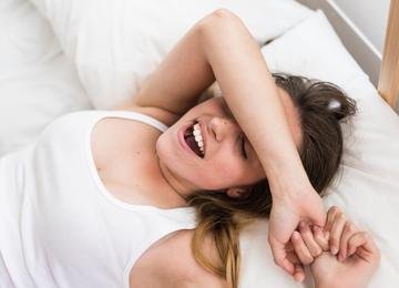 Você prende a respiração durante o orgasmo? Entenda por que isso acontece