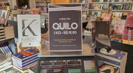 Promoo de livros em BH: livraria vende exemplares por peso