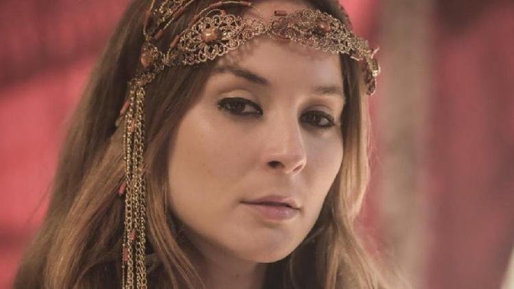 Sumiu da Globo? Por onde anda Juliana Lohmann, a Pandora de O Beijo do ...