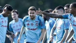 Jogador do Flamengo diz que filha foi humilhada por equipe de famosa cantora em hotel e polêmica vem à tona