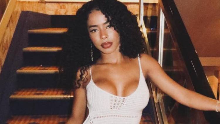 Lorena Maria planeja reduzir os seios ap�s maternidade
