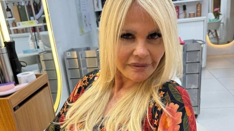 Monique Evans quebra tabus sobre sexo, submiss�o e fetiches na terceira idade