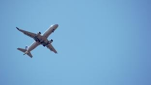 Revisão de regras da ANAC para voos: entenda como afeta seus direitos