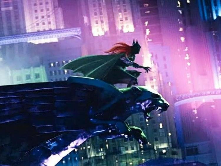 Homem-Aranha: Através do Aranhaverso cria grande problema para o MCU Avatar 2 impressiona no Ano Novo e praticamente garante os US$ 2 bilhões Atriz de Batgirl revela o traje do filme cancelado da DC