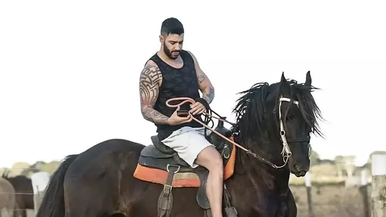 Gusttavo Lima exp�e paix�o milion�ria e impressiona seguidores