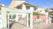 Homem ameaça guarda e enfermeiros com arma em centro de saúde de BH - foto: Reprodução/Google Street View