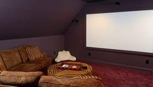 Como criar uma sala de cinema em casa para ver os filmes da semana