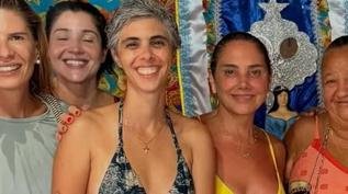 Heloisa P�riss� e namorada diretora curtem viagem juntinhas na Bahia