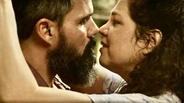 Alcides (Juliano Cazarré) e Maria Bruaca (Isabel Teixeira) na novela Pantanal (Foto: Reprodução/TV Globo )