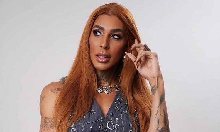 Ex-pe�o afirma que uma famosa n�o selecionada para a �ltima edi��o do programa rural da Record TV teria vaga assegurada; web aposta em Pepita 