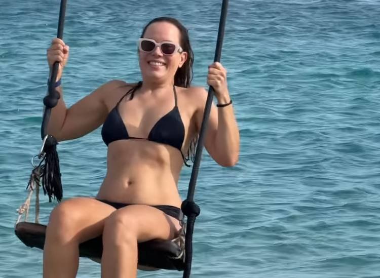 Regina Volpato surge de biqu�ni em Cura�au e f�s se derretem: 