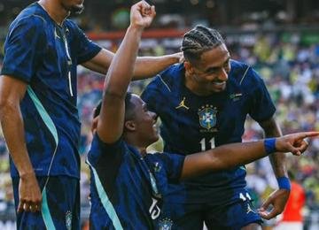 Calabresa Raphinha: craques da Seleção viram nomes de pratos em restaurante