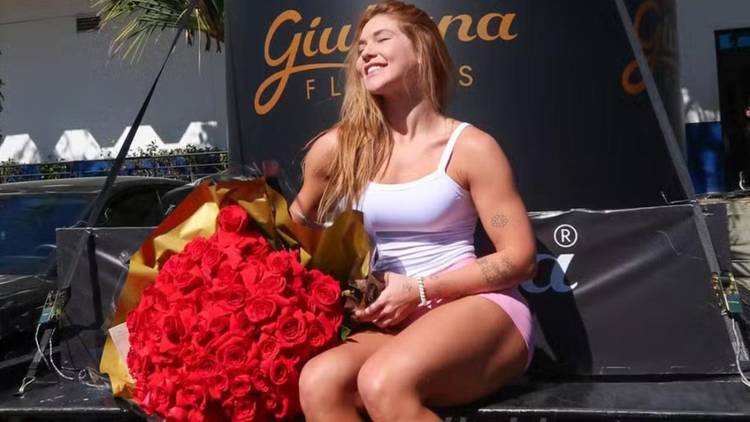 Virginia recebe caminhão de flores de cantor famoso após fazer um 'agrado'  - Famosos | Entretenimento