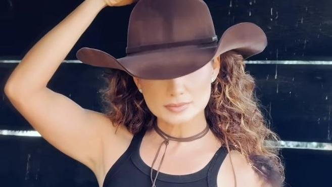 Cantora troca a vida urbana por fazenda luxuosa no interior de MG; veja