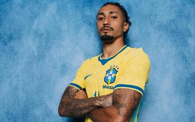 Foto de Raphinha em divulgação para a Fifa