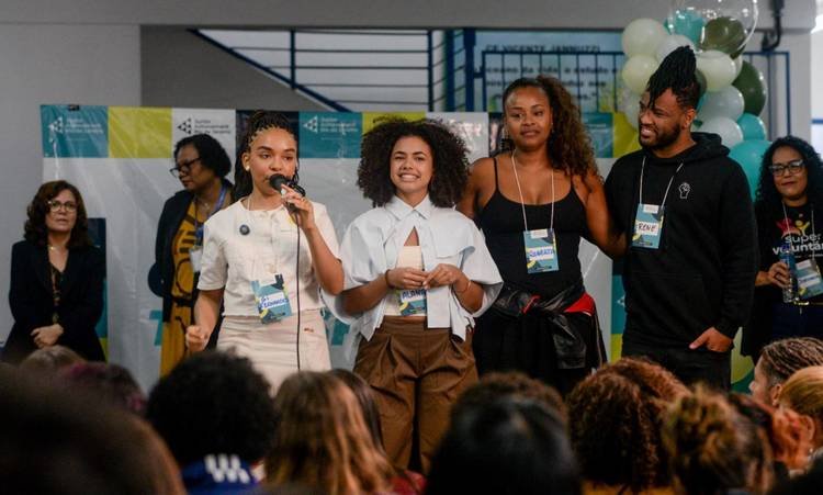Gi Fernandes, Alana Cabral, Roberta Rodrigues e Rene Silva em evento no Rio