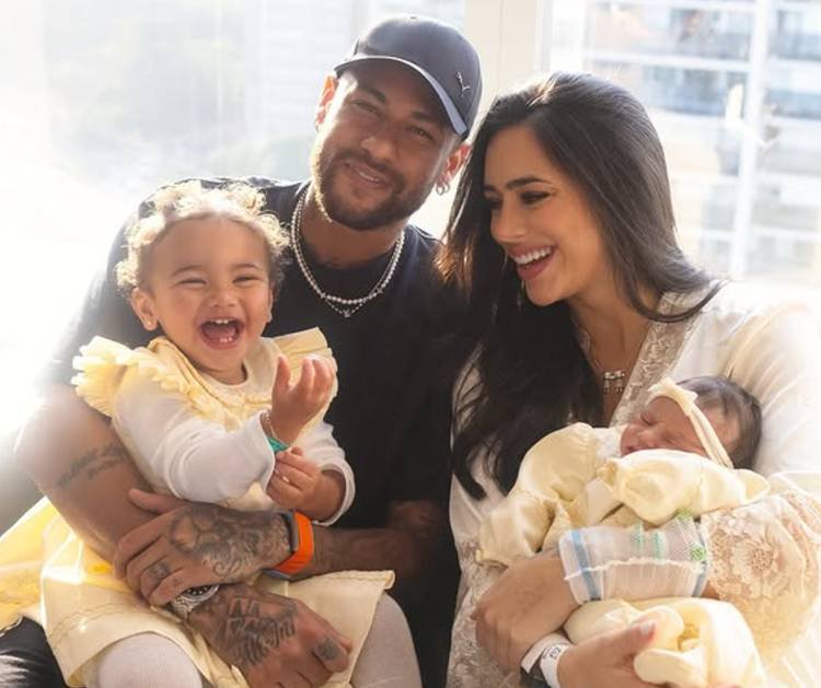  A beb�, fruto do relacionamento com Neymar, nasceu na madrugada de s�bado 