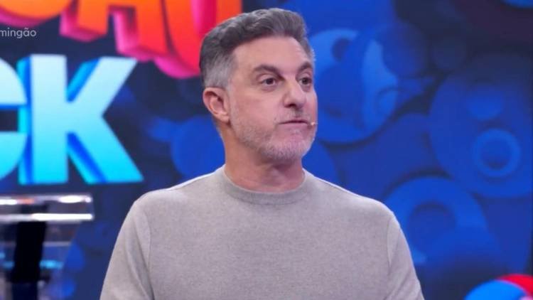 Apresentador deu o que falar após quebrar protocolo durante uma entrevista com a atriz Sophie Charlotte
