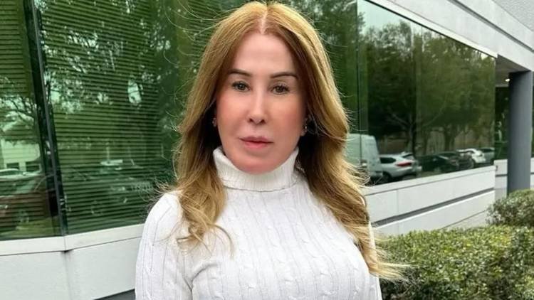 Ex-mulher de Zez� Di Camargo usou as redes sociais para relatar o caso