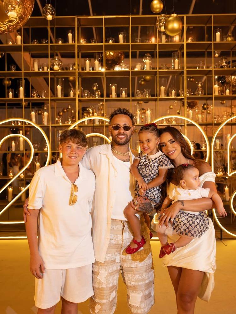 R�veillon de Neymar: glamour, grifes e fam�lia reunida em festa exclusiva