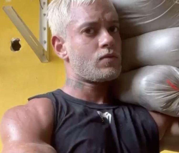 Nick Cruz em v�deo