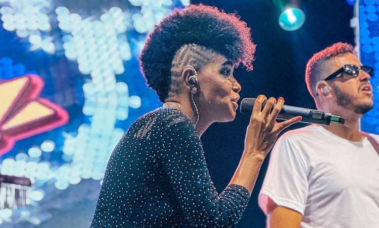 Marah grava audiovisual em Rio das Ostras ap�s abrir show para sertanejo Felipe Ara�jo