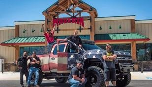 Truck Norris: picape criada para homenagear ator chama aten��o