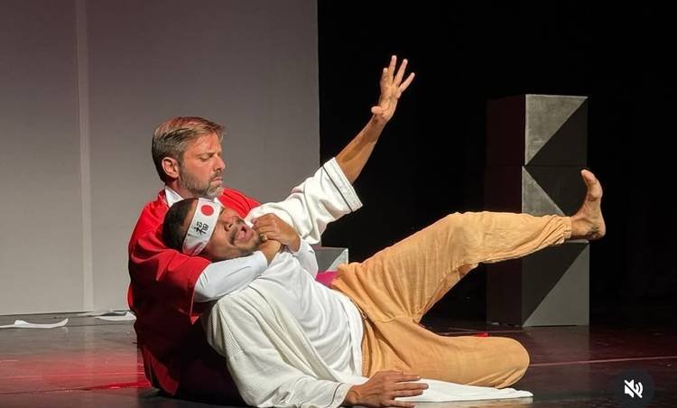 Jos� Trassi e F�bio Rabin est�o em cartaz no Teatro Multiplan, localizado no Morumbi Shopping, na zona sul da capital paulista