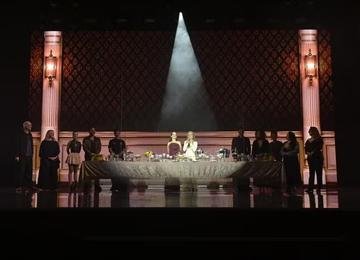 Elenco de 'Avenida Brasil 2' se reúne e reencontro de estrelas impressiona