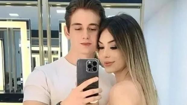 Cantora anuncia t�rmino de relacionamento com estudante