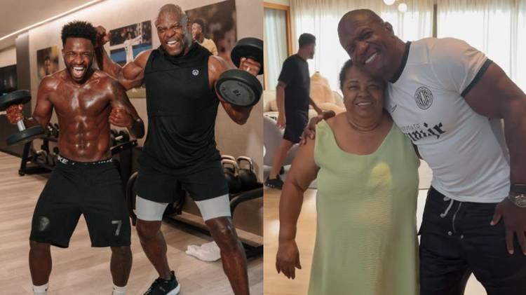 Jogador compartilhou imagens inéditas da visita de Terry Crews no Brasil