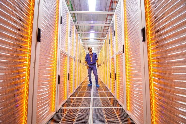 Data centers modernos combinam alta performance, efici�ncia energ�tica e suporte cont�nuo para empresas orientadas a dados