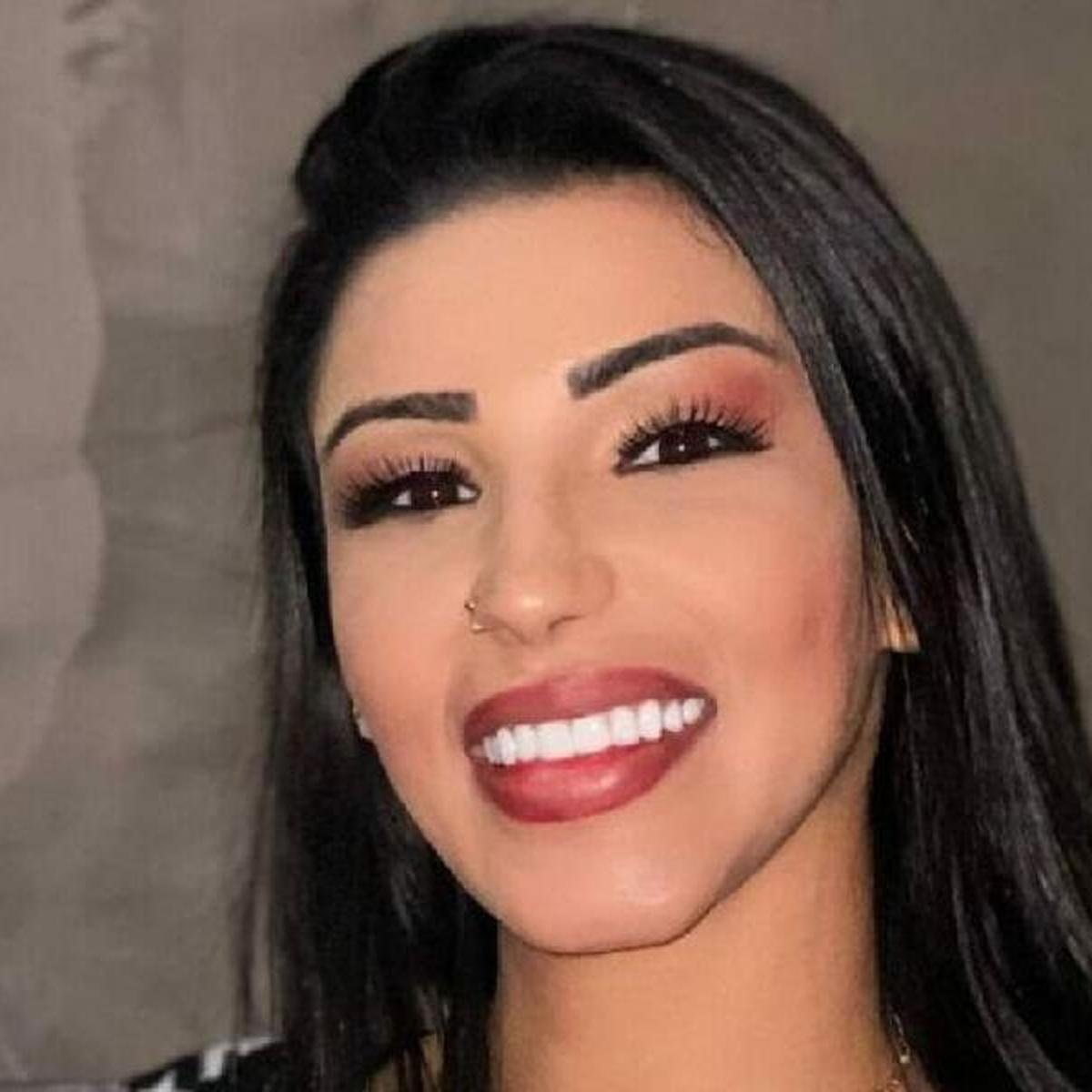 De biquíni, mãe de Bia Miranda ostenta corpão bronzeado e manda recado aos  haters - Famosos  Entretenimento