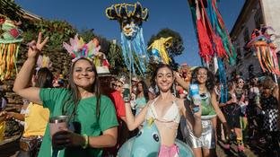 Flashes do Carnaval de Ouro Preto " Sinh� Ol�mpia quem � voc�? "