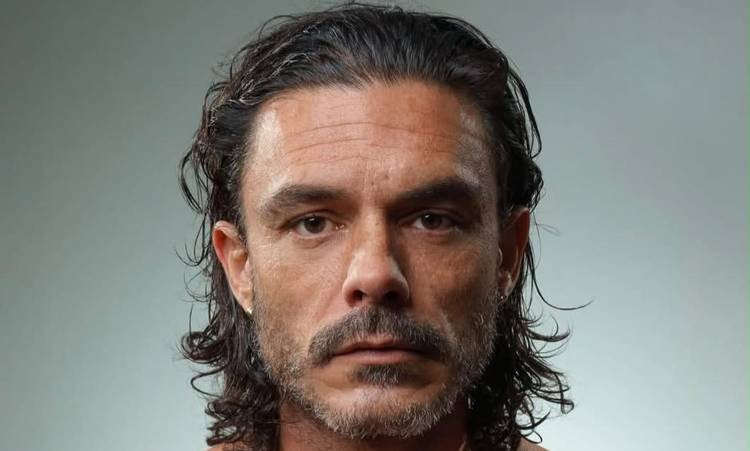 Kiko Pissolato se emociona ao relembrar Maciel em trama da Globo