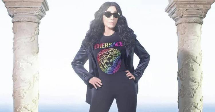 Cher comenta sobre envelhecer durante entrevista