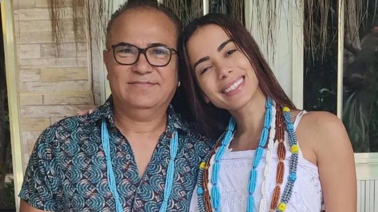 S�rgio Pina, pai de santo de Anitta, vai a ato pr�-anistia com Bolsonaro em S�o Paulo