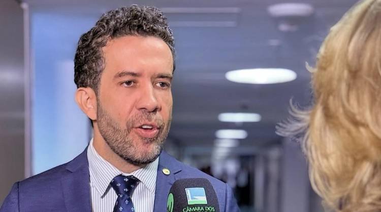 Ao ler o depoimento do ex-participante da 15� edi��o do reality show da Globo, Andr� Janones deixou as desaven�as temporariamente de lado: 