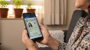 Como tirar a nova identidade pelo celular e sem sair de casa