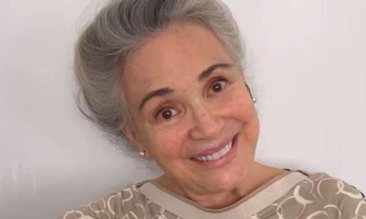 Regina Duarte recebe doações no pix para pagar filha de Leila Diniz