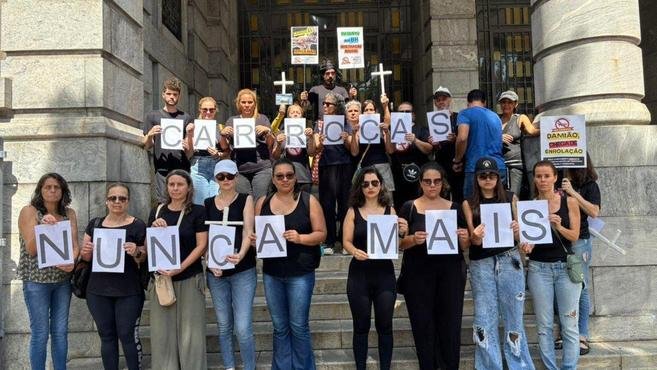 Manifestantes cobram cumprimento de lei que pro�be carro�as em BH