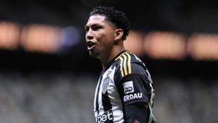 Rony reage aos gols perdidos pelo Atlético contra o Caracas  - foto: Alexandre Guzanshe/EM/DA.Press