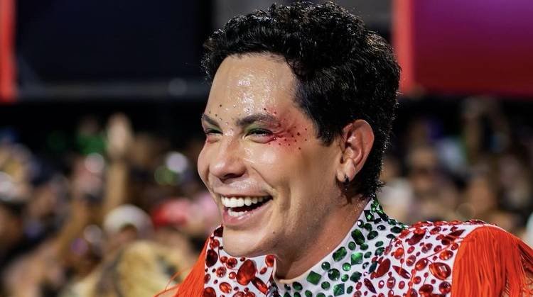 Christian Ch�vez celebra estreia no carnaval do Rio