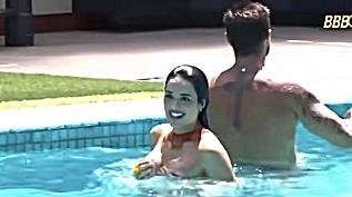 BBB 26: após Paredão Falso, Jordana pula na piscina sem biquíni; vídeo