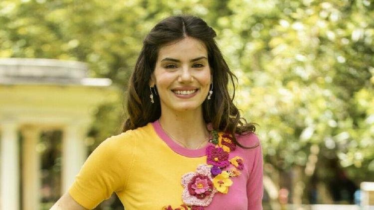 Mar� (Camila Queiroz) em Amor Perfeito