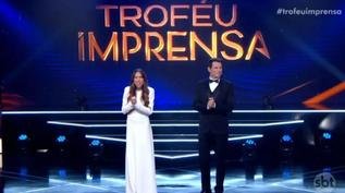 Jornalista da Globo posa de vestido no Trof�u Imprensa e rouba a cena