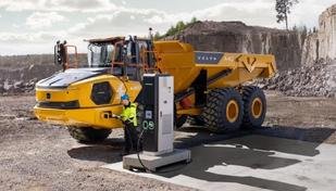 Volvo inicia produ��o em s�rie de seus caminh�es articulados el�tricos