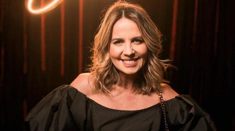 Daniel Satti brilha em evento com looks assinados por Malena Russo; confira