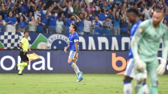 Cruzeiro vence Gr�mio, deixa o Z4 e respira no Brasileiro - foto: Ramon Lisboa/EM/D.A. Press