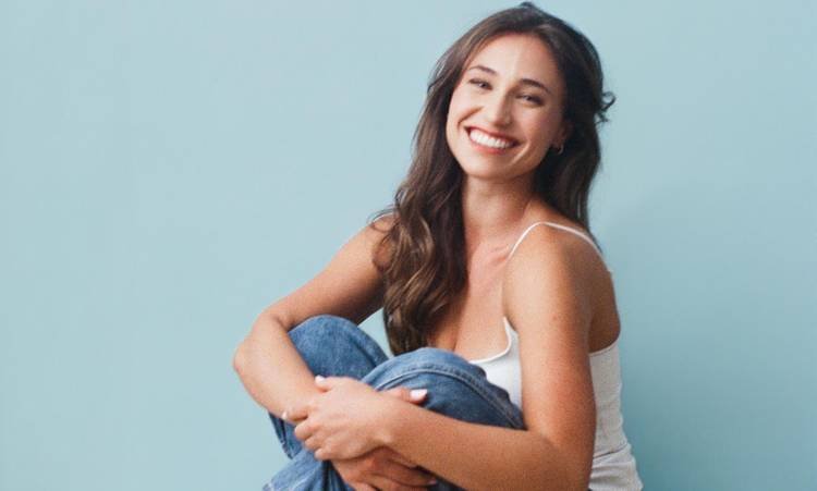 Julia Abad une os palcos de Nova York aos bastidores da indústria do teatro